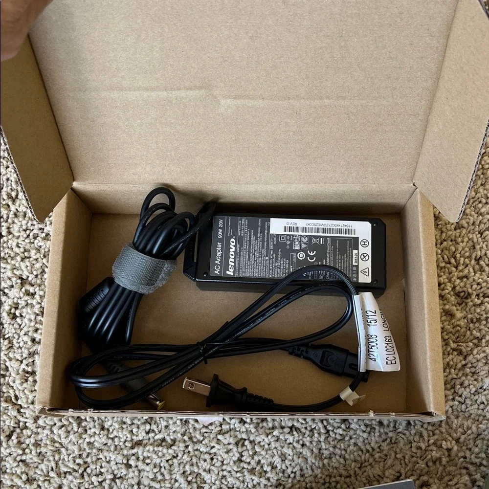 NEW Genuine Lenovo THINKPAD 90W AC Adapter P/N 40Y7659